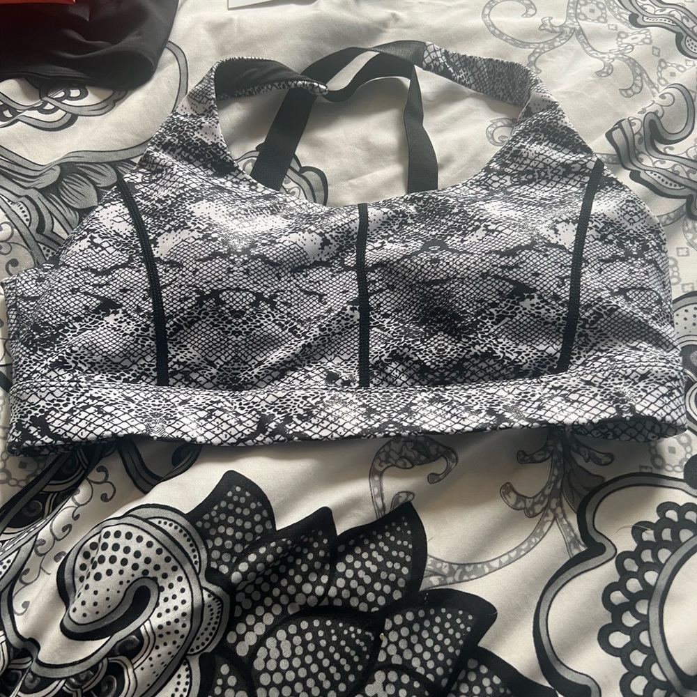 Item: Cobra metallic bra
Condition: Used
Size: Large
